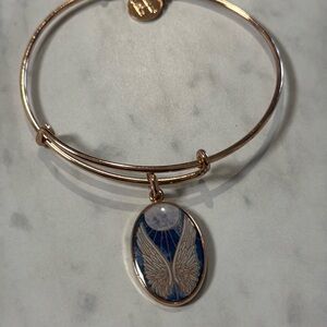 2017 angel wings Alex and Ani gently used bracelet